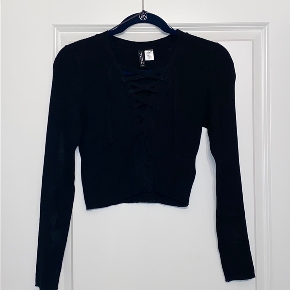 H&M Medium cropped lace up long sleeve - Picture 1 of 2